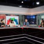 Panel de discusi&oacute;n en el programa Torn de Paraula con gr&aacute;ficos