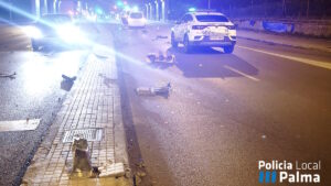 Un conductor borracho arranca de cuajo un sem&aacute;foro en Palma
