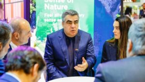 Reuni&oacute;n sobre el turismo en Albania con representantes del sector