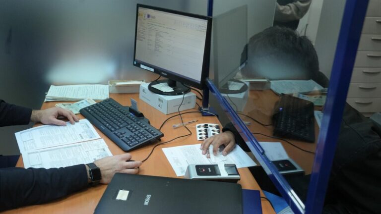 Aumentan las denuncias de extranjeros por pérdida de pasaporte para acogerse a la regularización