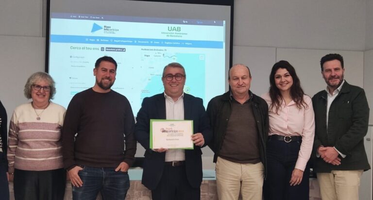 Entrega del Sello Infoparticipa al Ayuntamiento de Inca en un evento