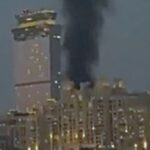 Edificio en Bahréin con humo tras un ataque de dron iraní