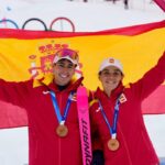 Oriol Cardona y Ana Alonso celebrando su medalla de bronce en esqu&iacute; de monta&ntilde;a