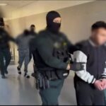 Agentes de la Guardia Civil deteniendo a un sospechoso en Mallorca