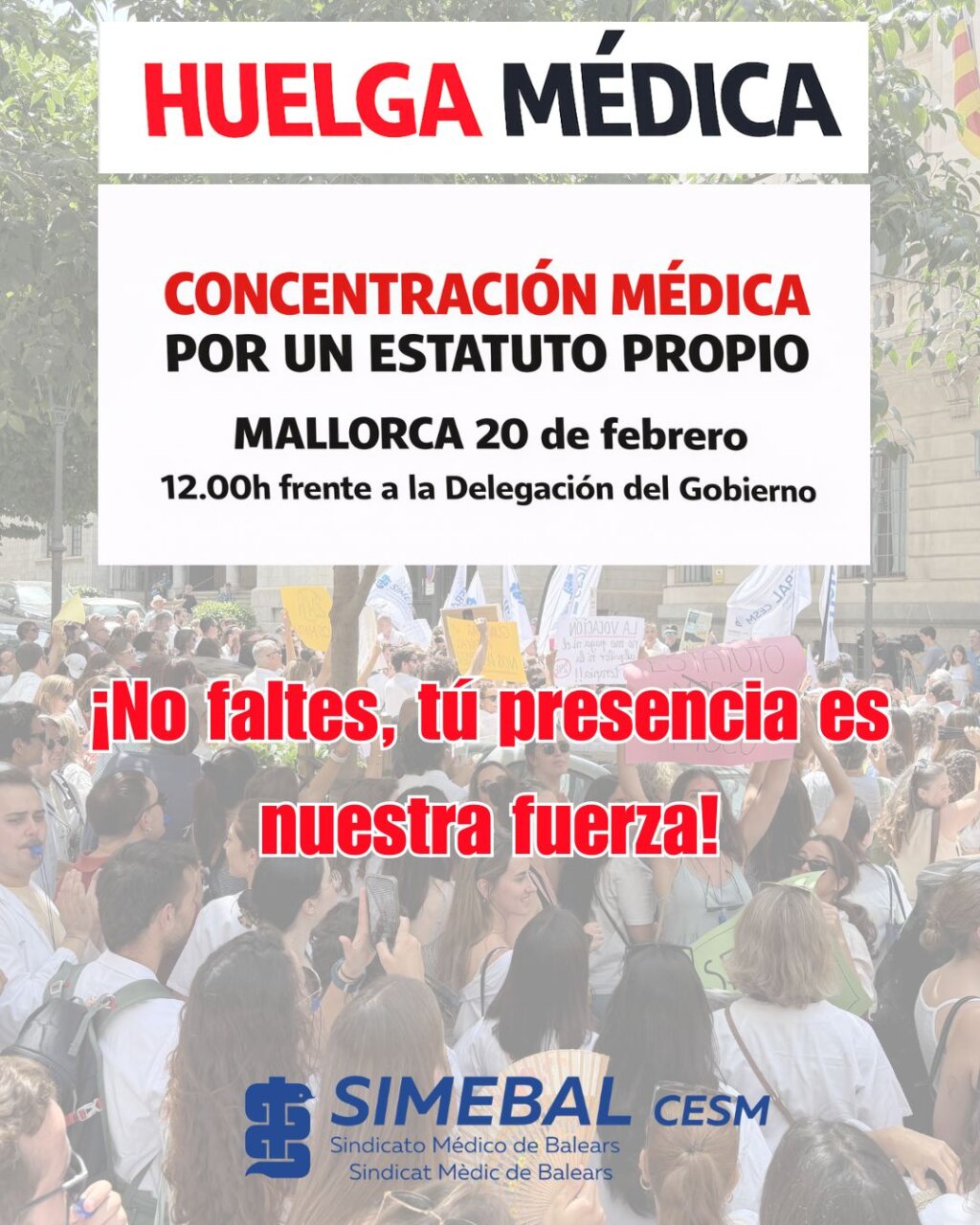 Concentraci&oacute;n m&eacute;dica en Mallorca por un estatuto propio, con pancartas y asistentes.