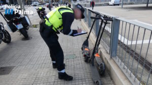 M&aacute;s de 100 multas en un d&iacute;a a patinetes y bicicletas en Palma