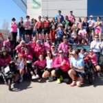 Grupo de participantes en la Cursa de Son Espases celebrando la carrera