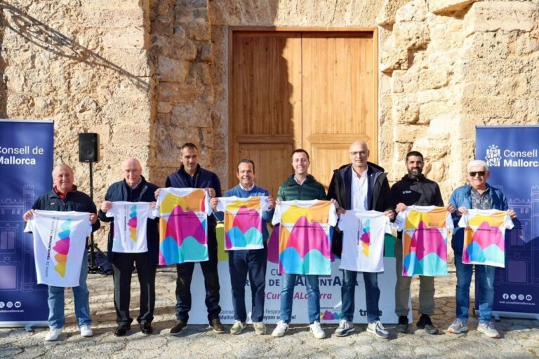 Presentación de las camisetas para las Curses Serra de Tramuntana en Valldemossa