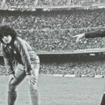 Dami&agrave; Amer marcando a Maradona en el Camp Nou durante 1984