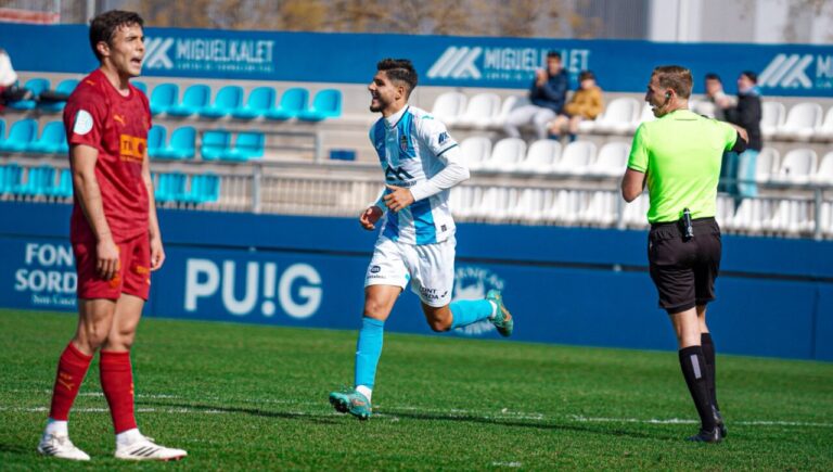 Darius celebra un gol durante un partido del Atl&eacute;tico Baleares
