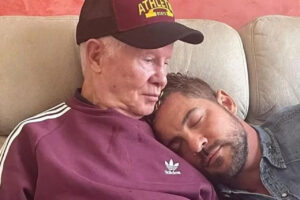 David Bisbal abrazando a su padre en un momento emotivo