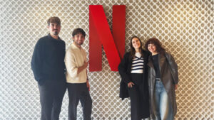 Miquel Jaume y equipo en los estudios de Netflix