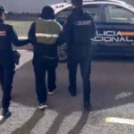 Agentes de la Polic&iacute;a Nacional deteniendo a un sospechoso en Manacor