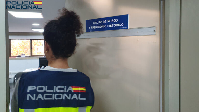 Una mujer se cuela en casa de un "amigo" en Nochevieja y le roba 2.000 euros