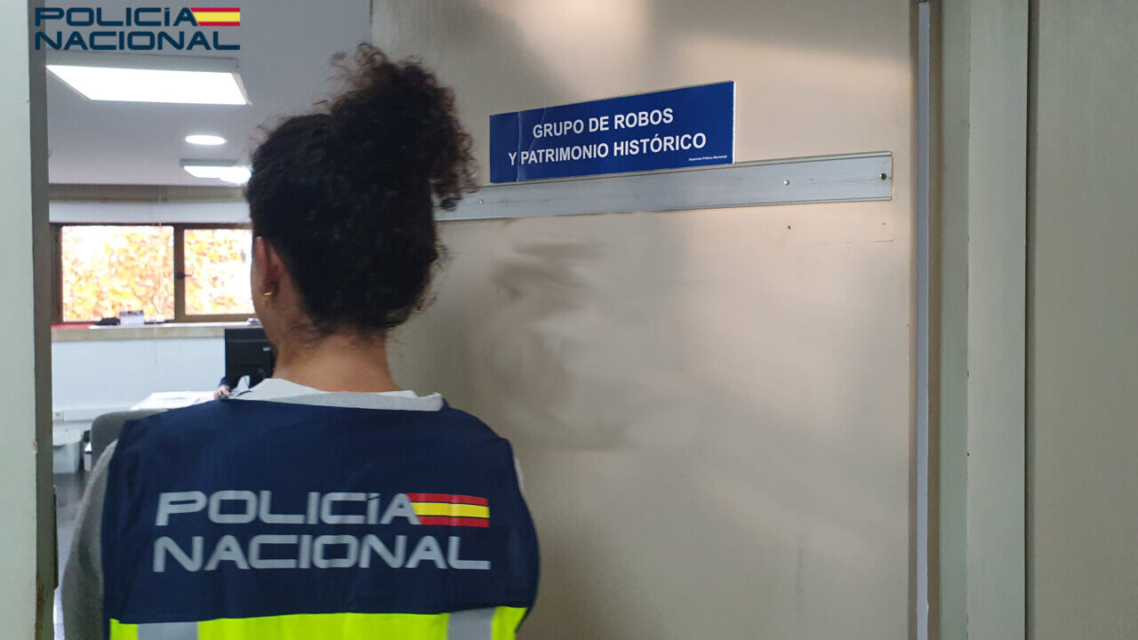 Una mujer se cuela en casa de un "amigo" en Nochevieja y le roba 2.000 euros