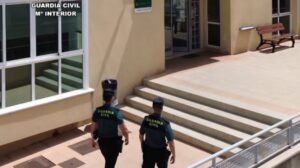 Detenidos tres menores por robar 3.000 euros en viviendas y un hotel en Sineu