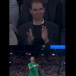 Djokovic preguntando a Nadal si quiere jugar durante un partido