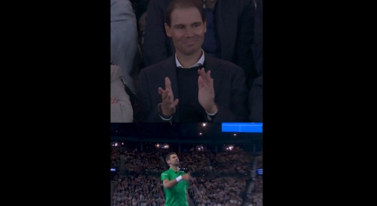 Djokovic preguntando a Nadal si quiere jugar durante un partido