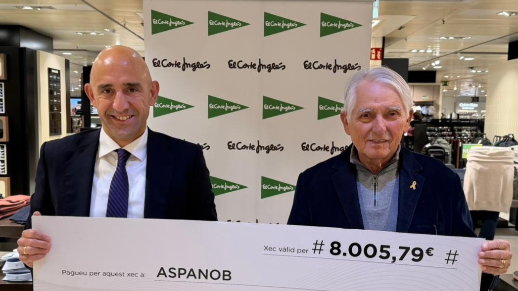 Entrega de cheque por 8005 euros a Aspanob en El Corte Ingl&eacute;s