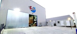 Fachada de la embotelladora Font Mallorca con logo visible