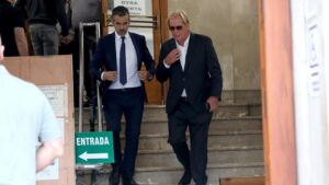 Matthias K&uuml;hn saliendo de los juzgados en Palma con su abogado.