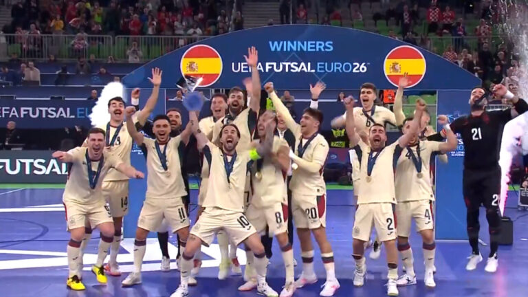 Jugadores de Espa&ntilde;a celebrando la victoria en la Eurocopa de Futsal 2026