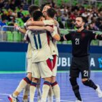 Jugadores de la selecci&oacute;n espa&ntilde;ola celebrando un gol en el partido de futsal