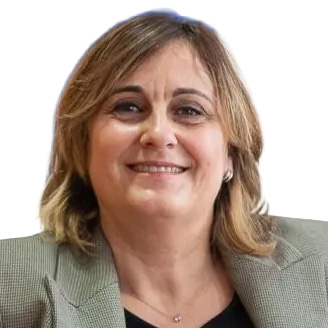 Retrato de una mujer sonriendo con cabello rubio y chaqueta gris