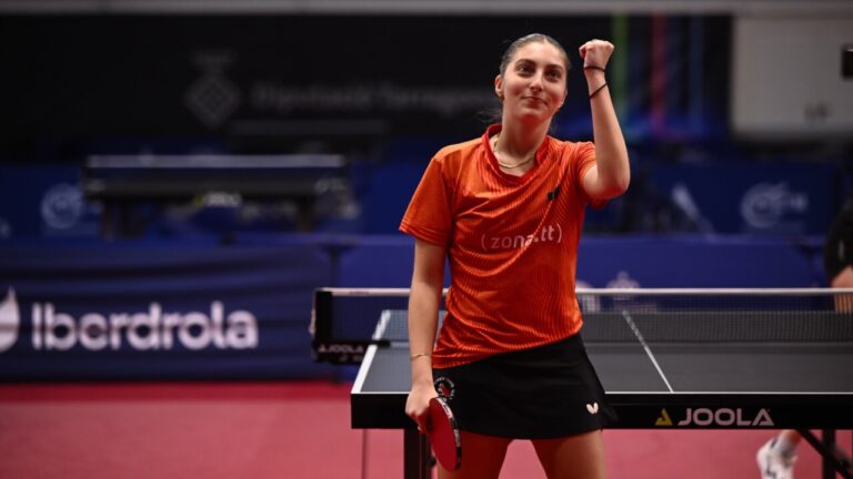 Eugenia Sastre celebrando tras un partido de tenis de mesa