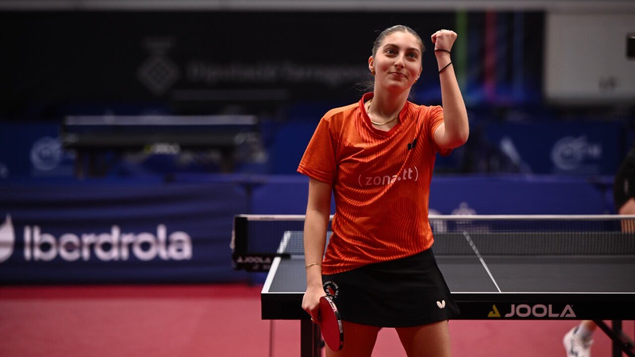 Eugenia Sastre celebrando tras un partido de tenis de mesa