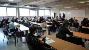 Aspirantes realizando examen para carn&eacute; de taxista en Palma