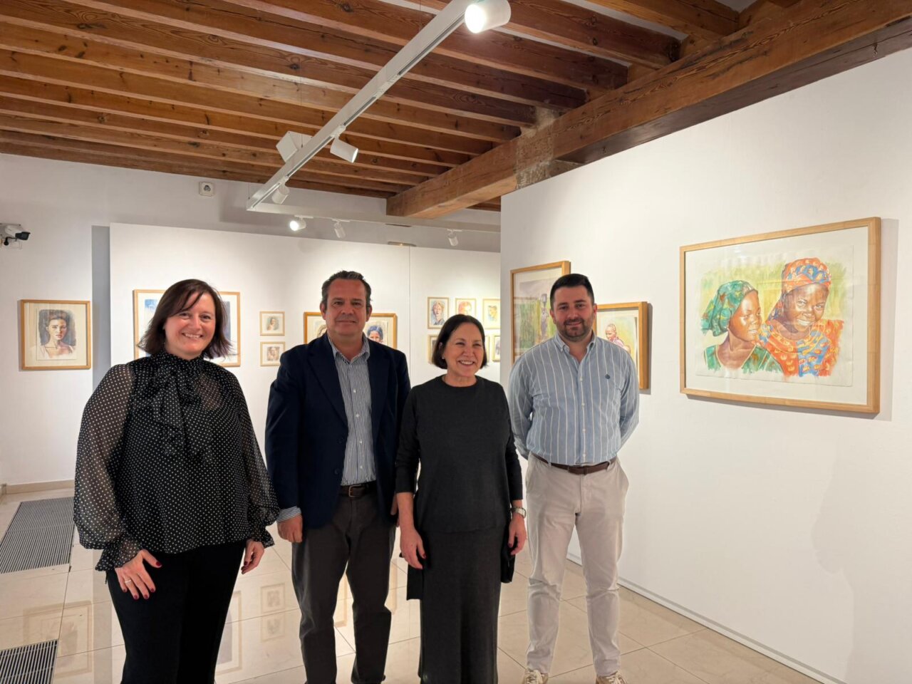 Inauguraci&oacute;n de la exposici&oacute;n 'Les dones mouen el m&oacute;n' en el Centro Cultural la Miseric&ograve;rdia
