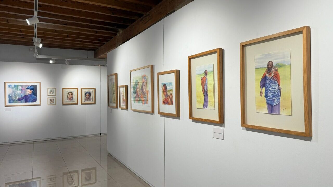Vista de la exposici&oacute;n 'Les dones mouen el m&oacute;n' en el Centro Cultural la Miseric&ograve;rdia