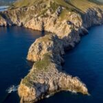 Vista a&eacute;rea de la finca Son Jaumell en Mallorca con costa y monta&ntilde;as