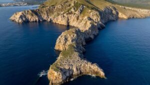 Vista a&eacute;rea de la finca Son Jaumell en Mallorca con costa y monta&ntilde;as