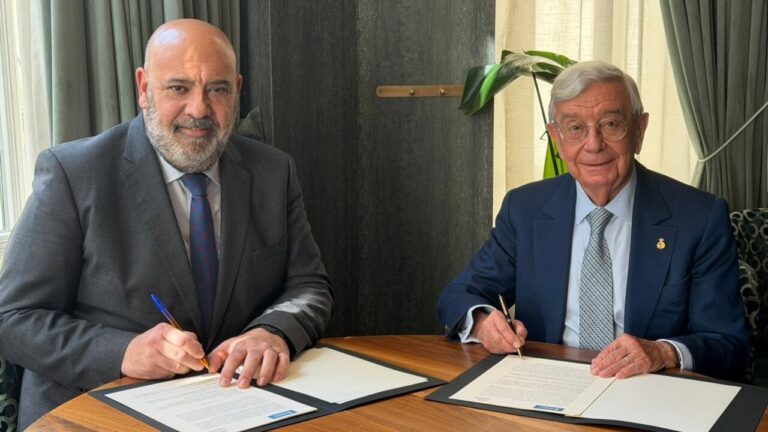 El alcalde de Palma y el presidente de la Academia Iberoamericana firman un convenio