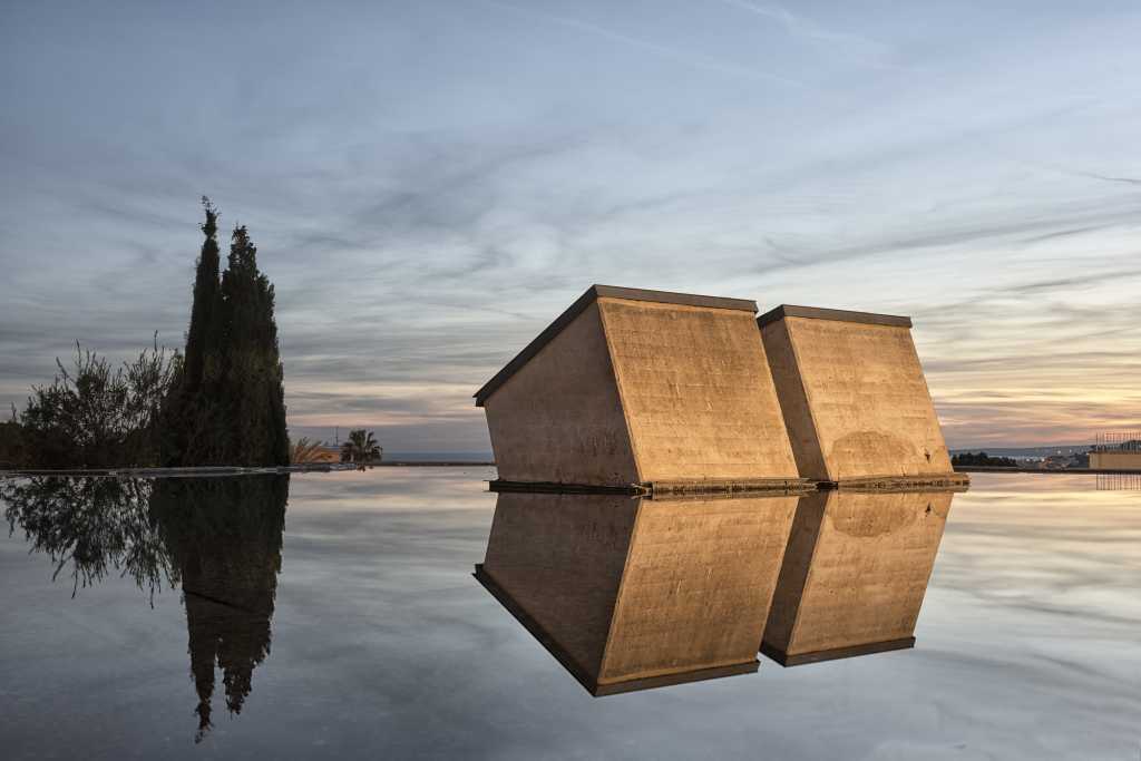 Reflejo de la arquitectura moderna de la Fundaci&oacute; Pilar i Joan Mir&oacute; en Palma