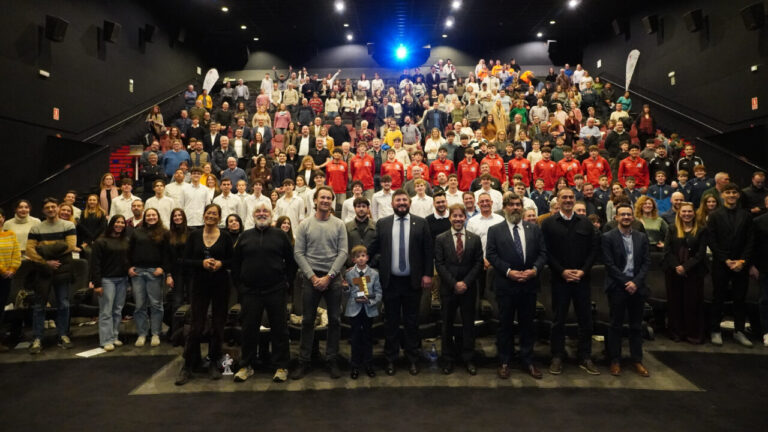 Asistentes a la Gala de l'Esport en Marratx&iacute;, celebrando logros deportivos.