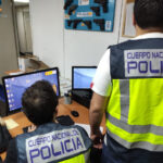 Agentes de la Polic&iacute;a Nacional trabajando en una investigaci&oacute;n sobre vandalismo