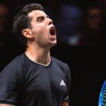 Jaume Munar expresando emoción durante un partido de tenis en Róterdam