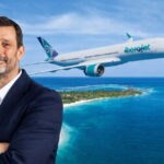 Retrato de Jose Ignacio Lugo con un avi&oacute;n de Iberijet en el fondo