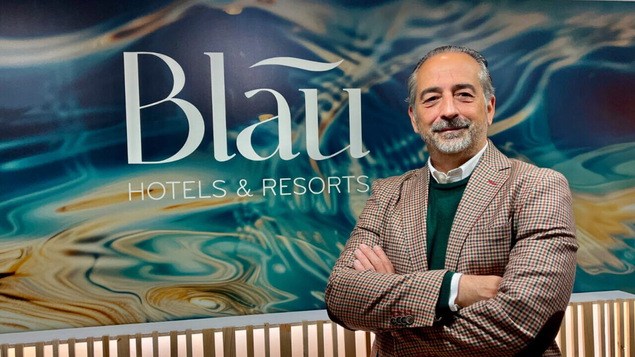 Jos&eacute; Velasco, CEO de Blau Hotels, en un entorno moderno
