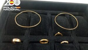 Joyas de oro recuperadas en un caso de robo