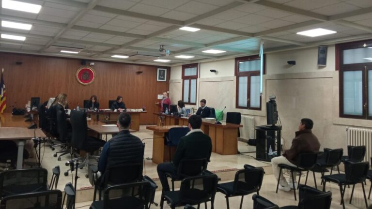 Un hombre acusa a dos policías de apalizarlo: "Detenedme, pero dejad de pegarme"