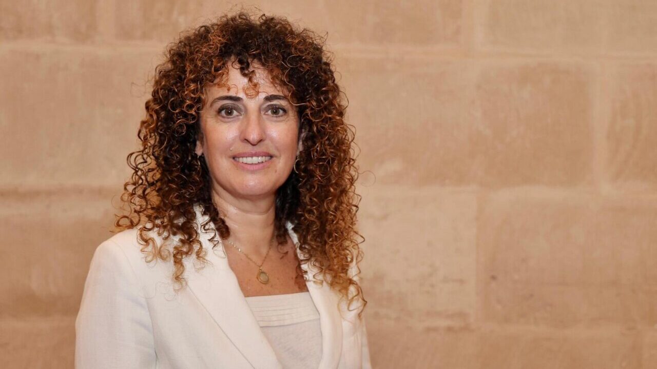 Lorena del Valle en una entrevista sobre licencias de taxi y VTC en Baleares