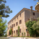 Vista de una casa tradicional en Maria de la Salud, Mallorca.