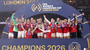 Jugadoras del Arsenal celebrando su victoria en la Copa de Campeonas 2026
