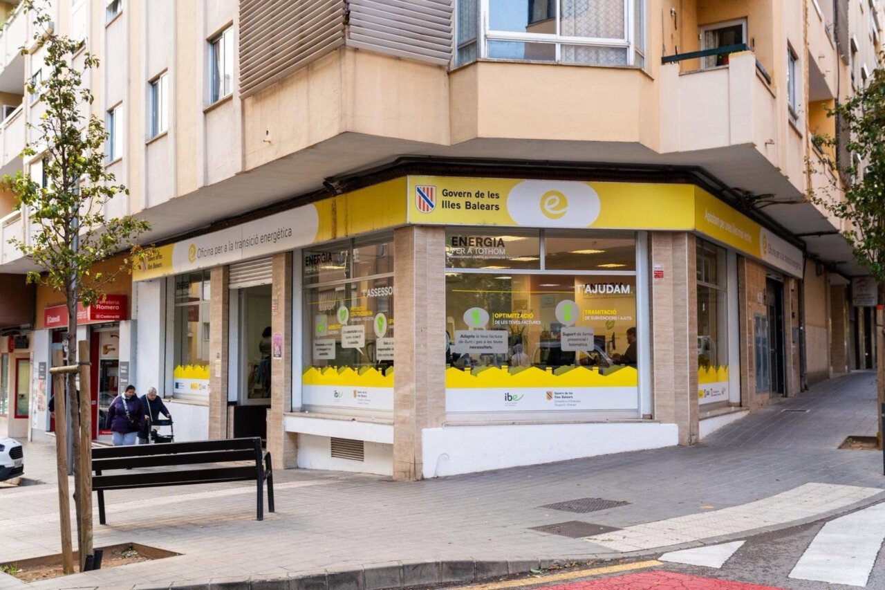 Exterior de la Oficina para la Transici&oacute;n Energ&eacute;tica de Baleares en Mallorca