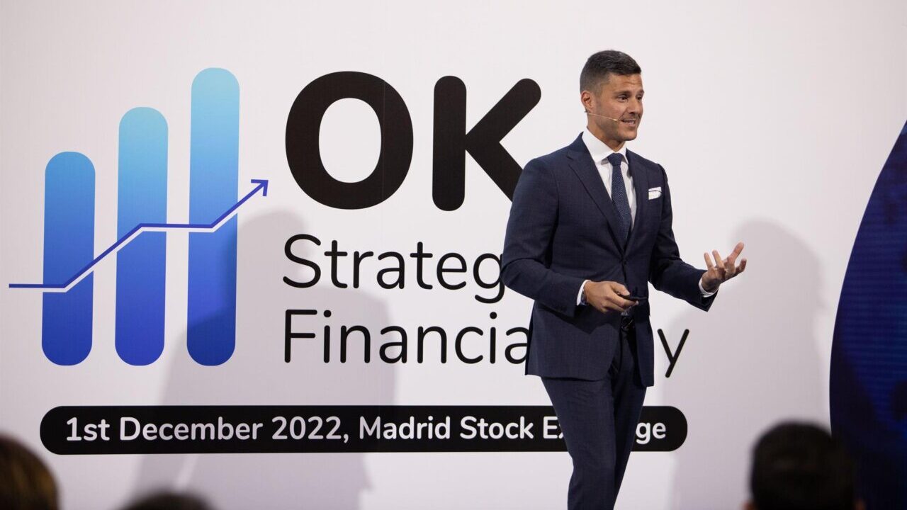 Othman Ktiri presentando en evento de OK Mobility