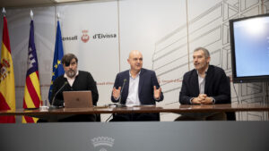 Presentaci&oacute;n de la plataforma de inteligencia tur&iacute;stica en Ibiza con tres ponentes